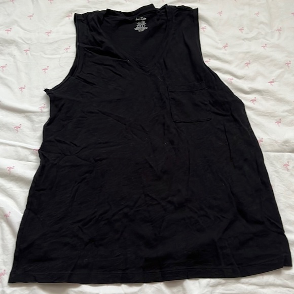 Sleeveless v neck black top - Picture 1 of 3